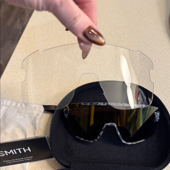 SMITH Wildcat Unisex Sunglasses with Black Frame - - Picture 8 of 11